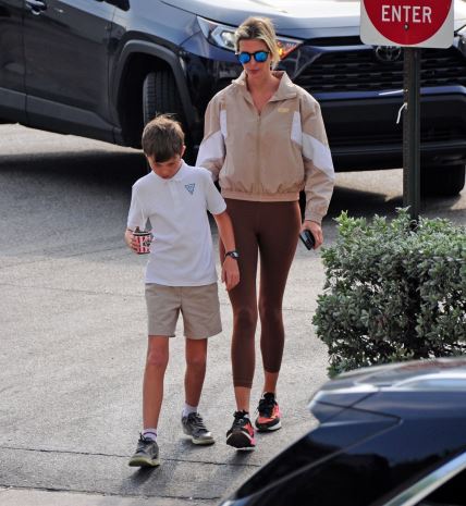 Ivanka Trump i sin Joseph u šetnji