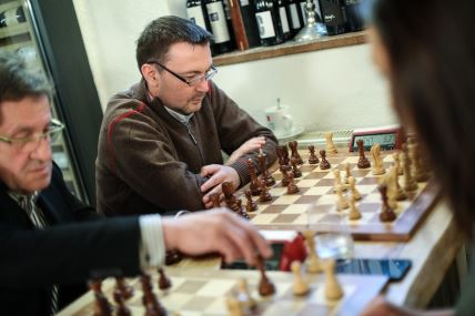 Arsen Bauk voli igrati šah