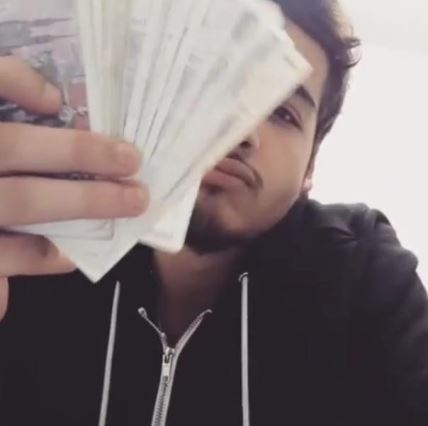 Luka Rajić mlađi objavio je video u kojem baca novčanice od 1000 kuna
