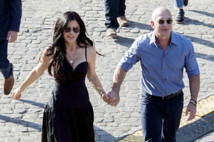 Jeff Bezos i Lauren Sanchez varali su svoje supružnike