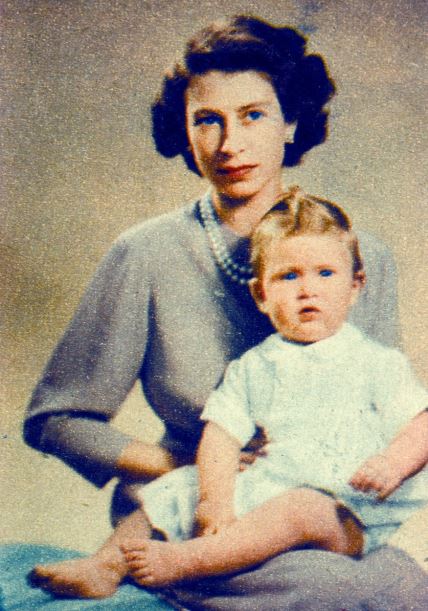 Kraljica Elizabeta II sa sinom Charlesom