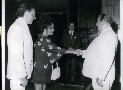 Richard Burton, Elizabeth Taylor, Josip Broz Tito su se družili