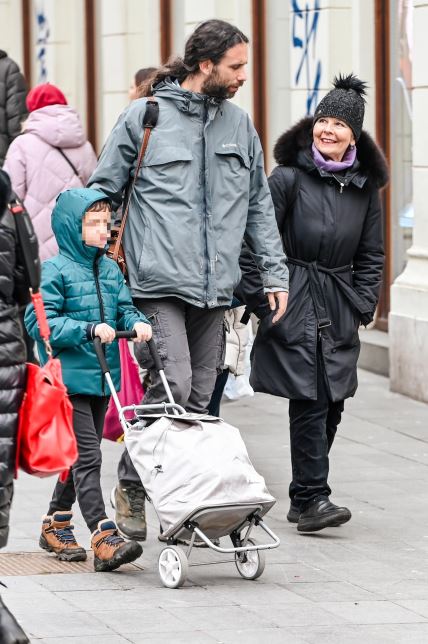 Jadranka Kosor u šetnji sa sinom i unukom