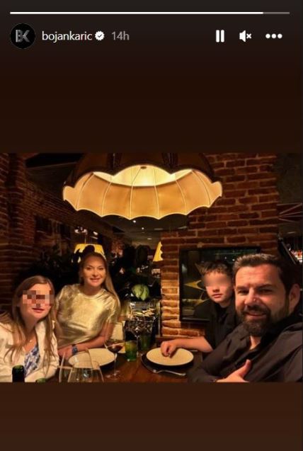 Bojan Karić sa suprugom Mašom i djecom u restoranu