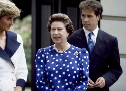 Princeza Diana i kraljica Elizabeta II imale su odnos pun uspon i padova