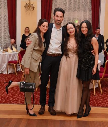Marin Miletić pozirao s kćerima i djevojkom Kristinom Krepelom