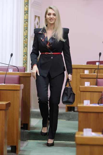 Marina Opačak Bilić je hrvatska političarka