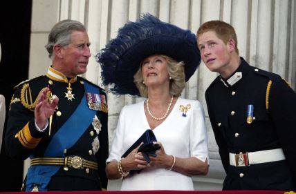 Kralj Charles, kraljica Camilla i princ Harry su članovi kraljevske obitelji