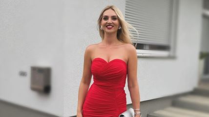 Marina Opačak Bilić u crvenoj haljini istaknula dekolte
