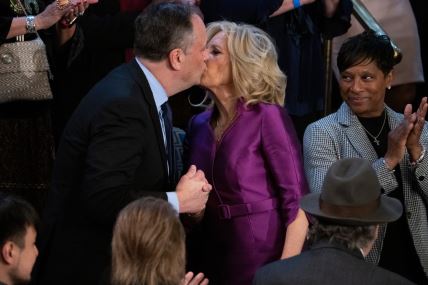 Jill Biden i Doug Emhoff poljubili su se u usta