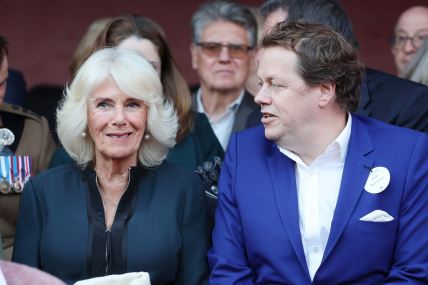 Kraljica Camilla sa sinom Tomom Parkerom Bowlesom