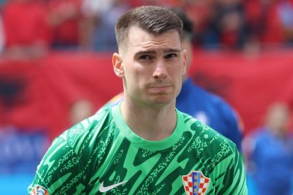 Dominik Livaković je poznati hrvatski nogometaš