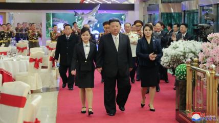 Kim Jong-un sa suprugom i kćeri na vojnoj paradi
